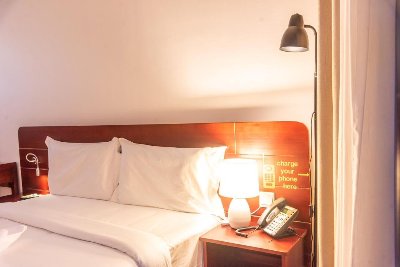 Pauraque Soho Hotel ดาร์เอสซาลาม ภายนอก รูปภาพ